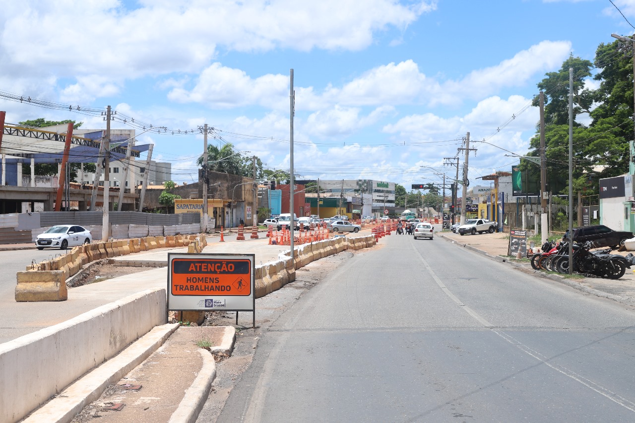 Novas interdi&iuml;&iquest;&frac12;es na Avenida da FEB - obra do BRT