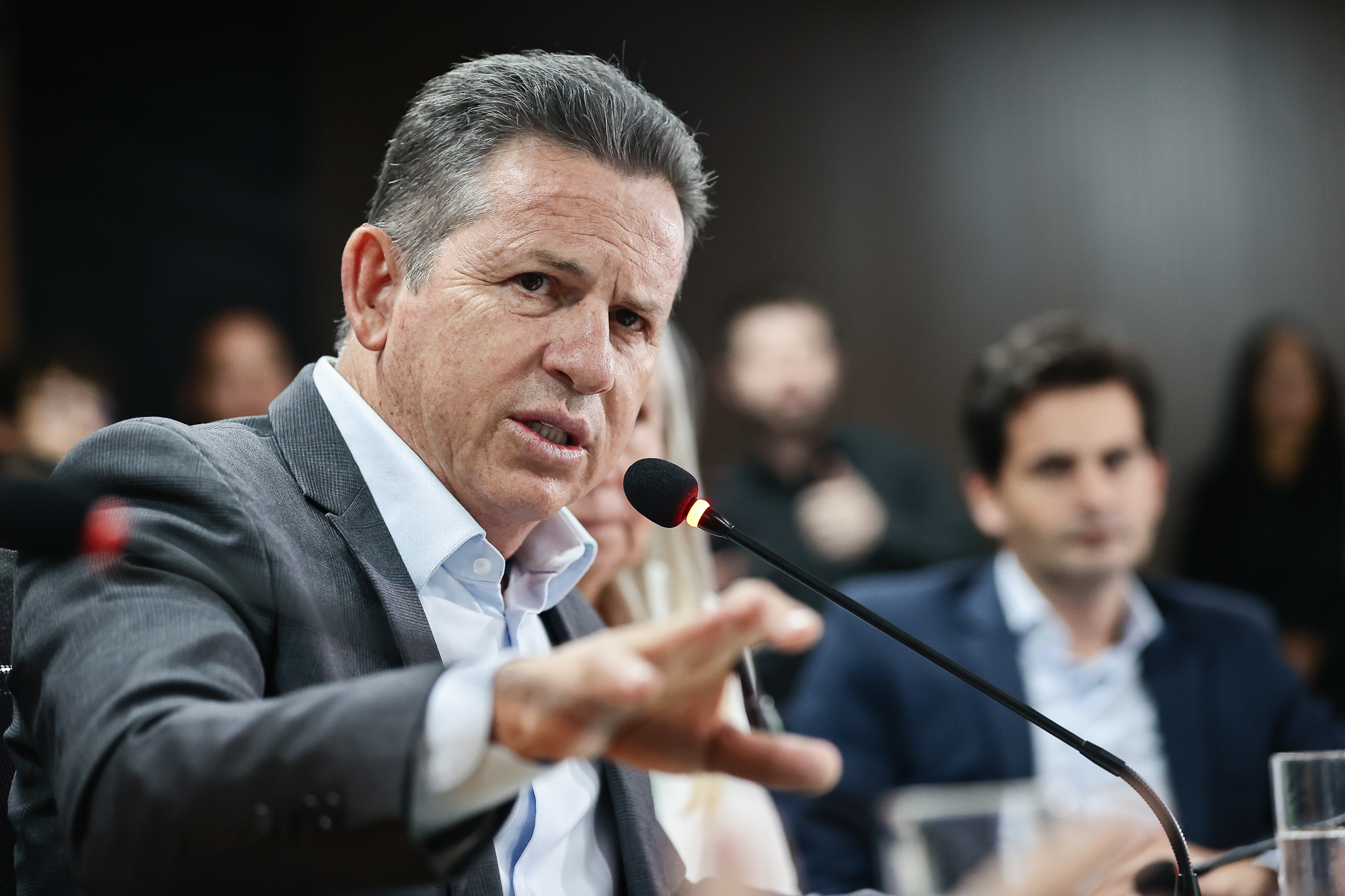 Governador Mauro Mendes assina decreto