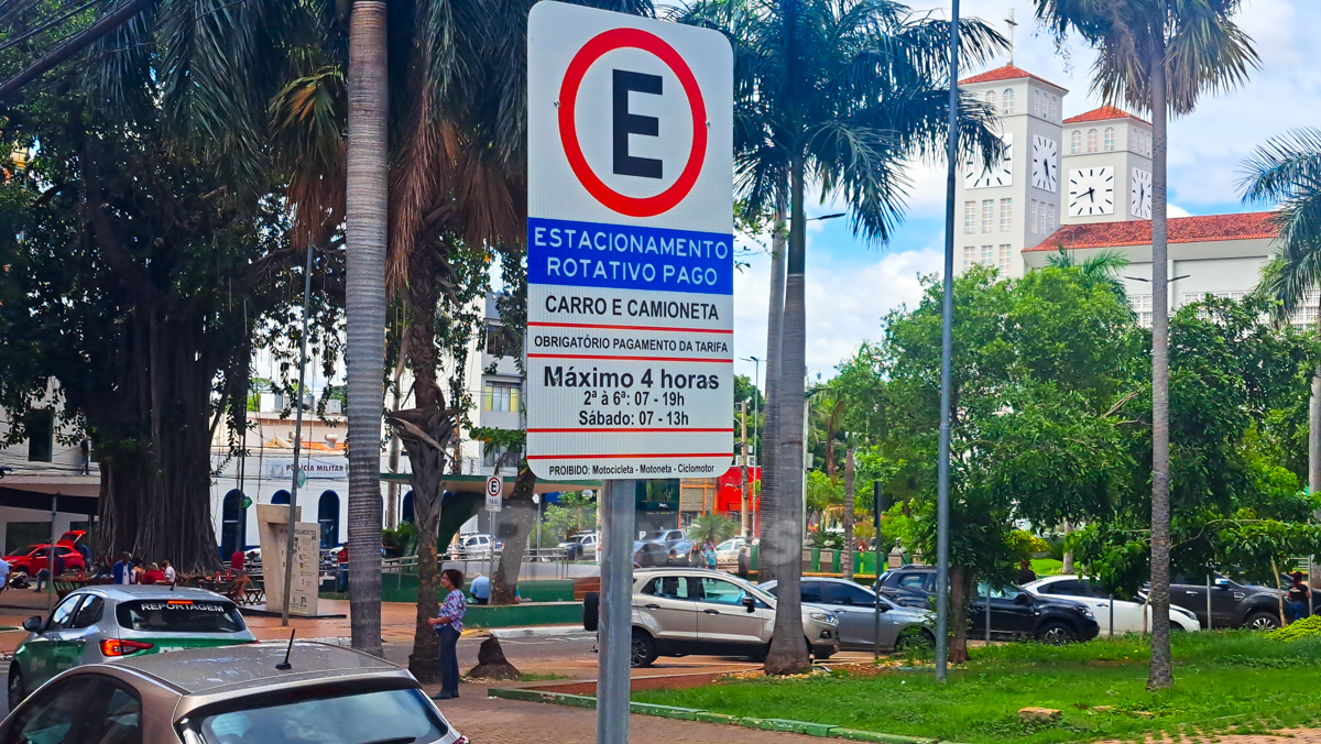 Estacionamento rotativo no Centro de Cuiab� - parqu�metro