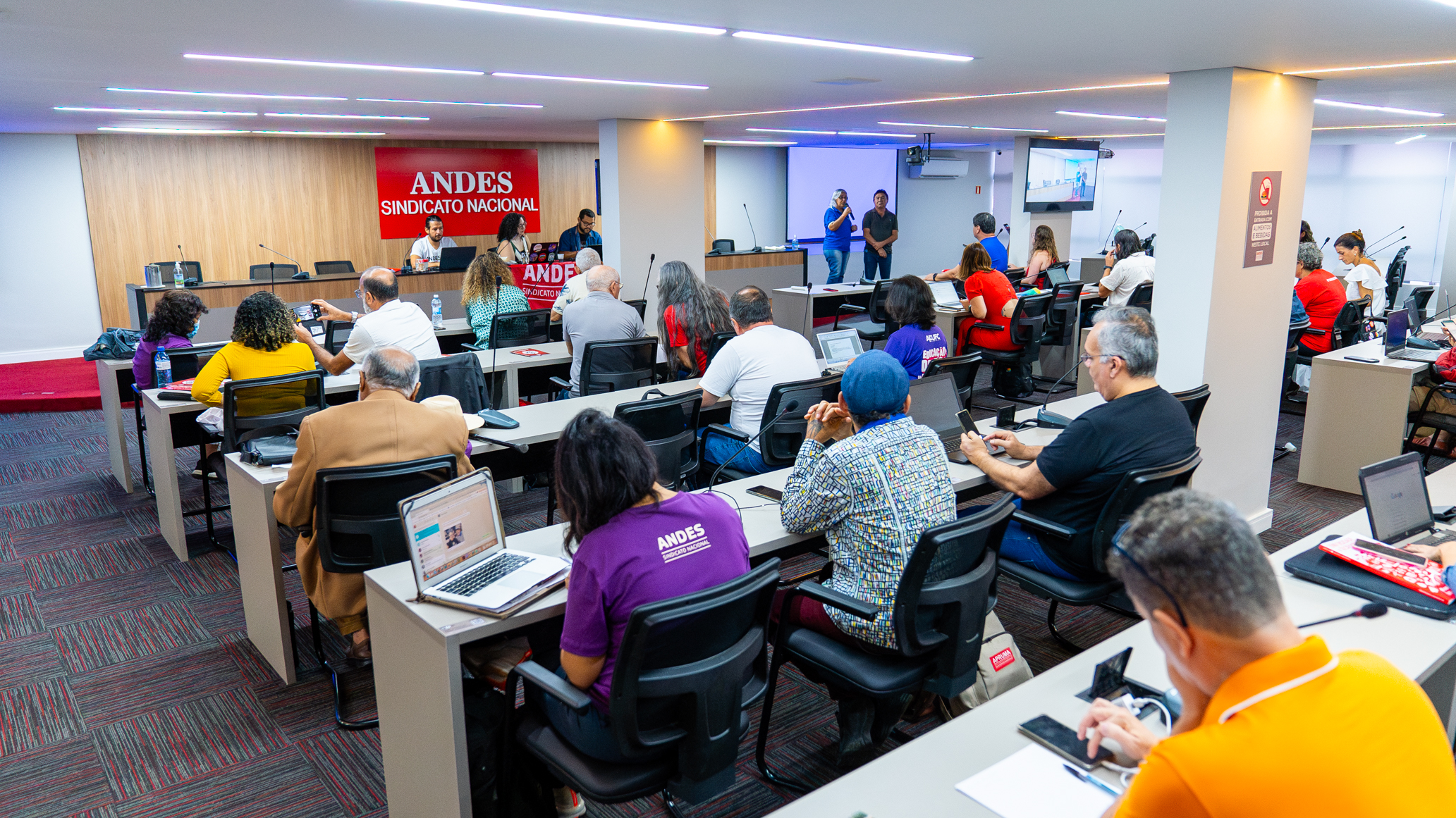REUNI�O ANDES - GREVE PROFESSORES Q