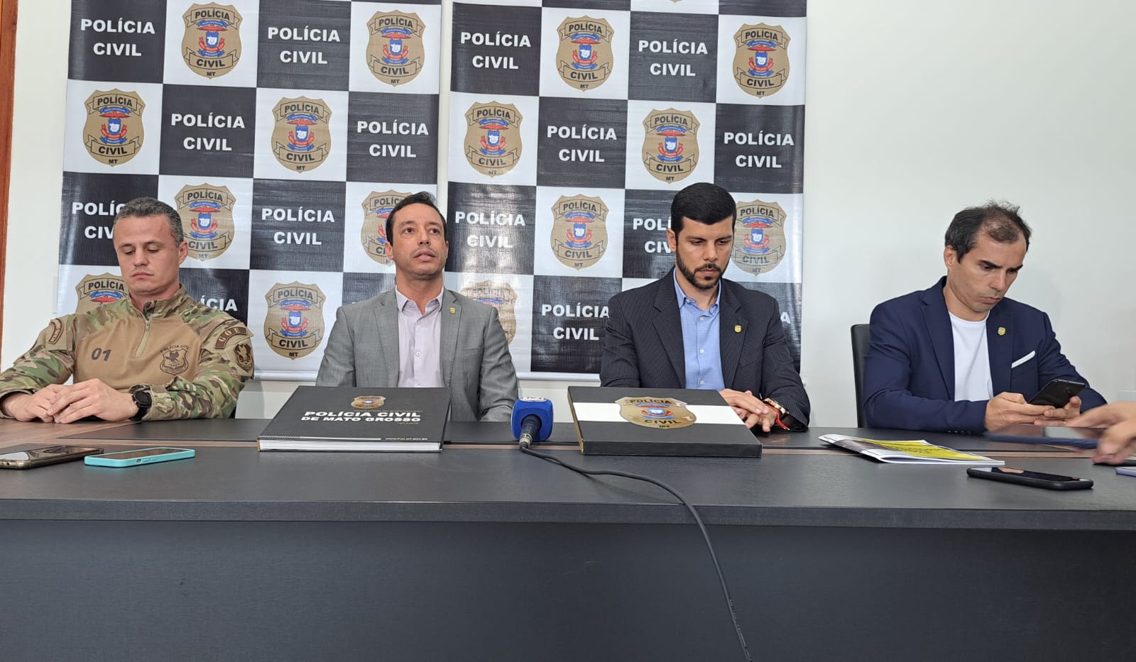 Frederico Murta da Ger&iuml;&iquest;&frac12;ncia de opera&iuml;&iquest;&frac12;es especiais; Vitor Hugo Bruzulato, diretor de Atividades Especiais da PJC; Gustavo Bel&iuml;&iquest;&frac12;o, titular da GCCO; e Rafael Scatolin, adjunto da GCCO e respons&iuml;&iquest;&frac12;vel pela investiga&iuml;&iquest;&frac12;&iuml;&iquest;&frac12;o