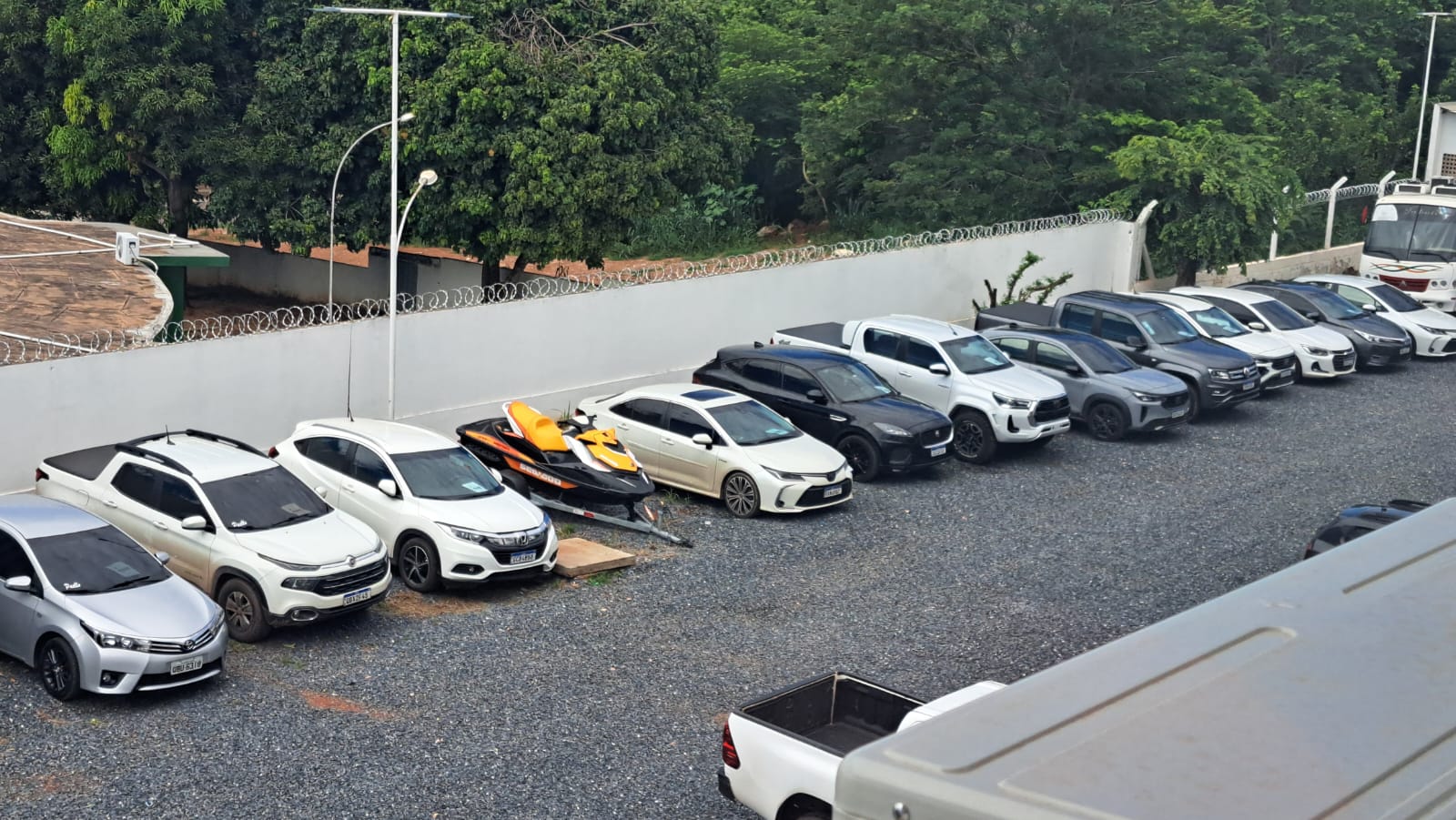 12 carros apreendidos durante a opera��o apito final