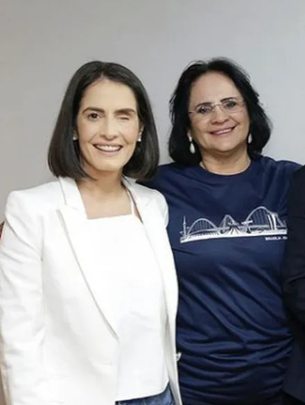 Am&aacute;lia Barros Damares Alves