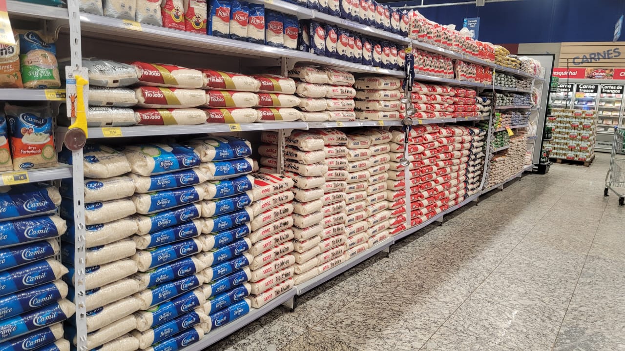 Arroz nas g&iuml;&iquest;&frac12;ndolas em mercado de Cuiab&iuml;&iquest;&frac12;