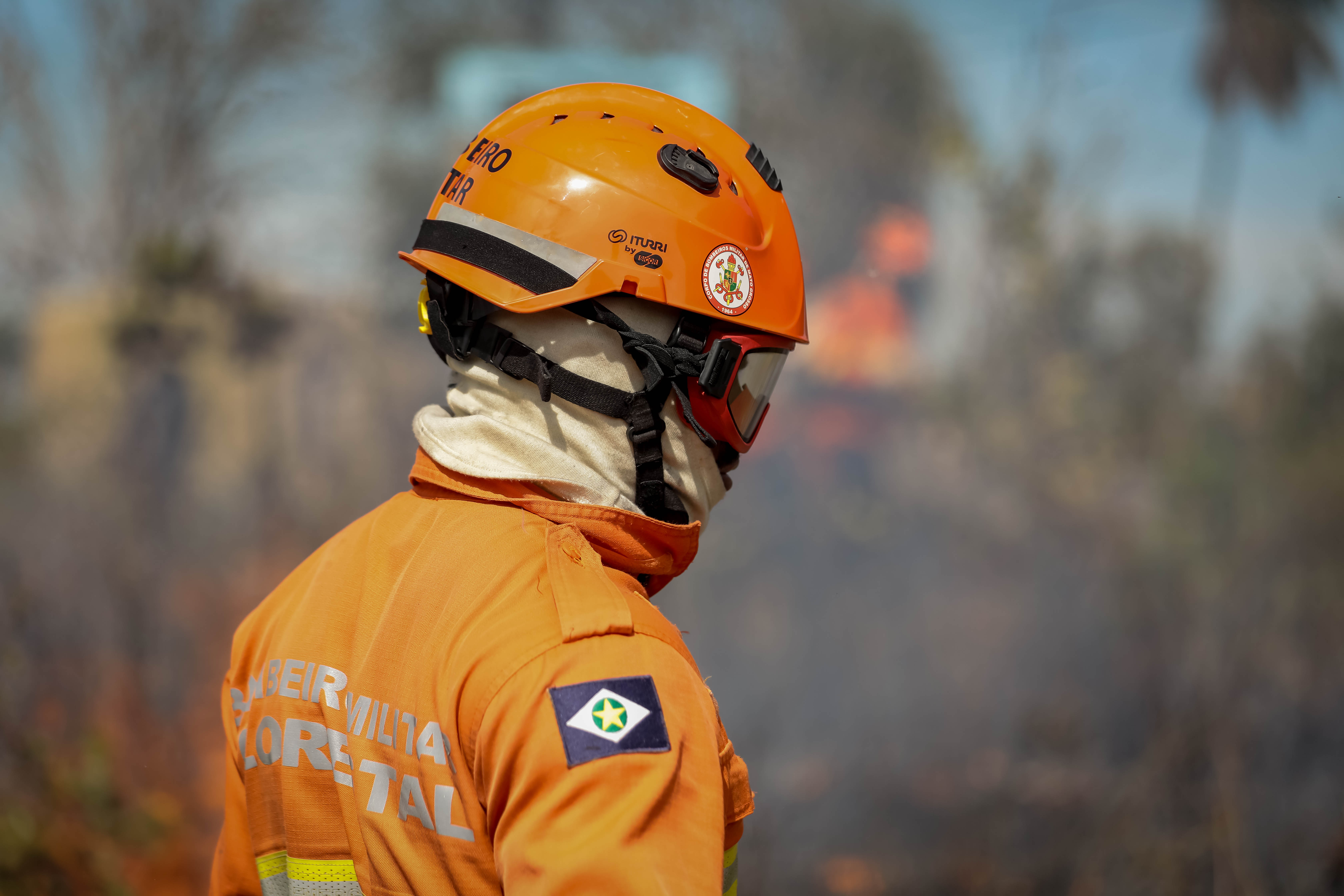 combate bombeiros incêndios