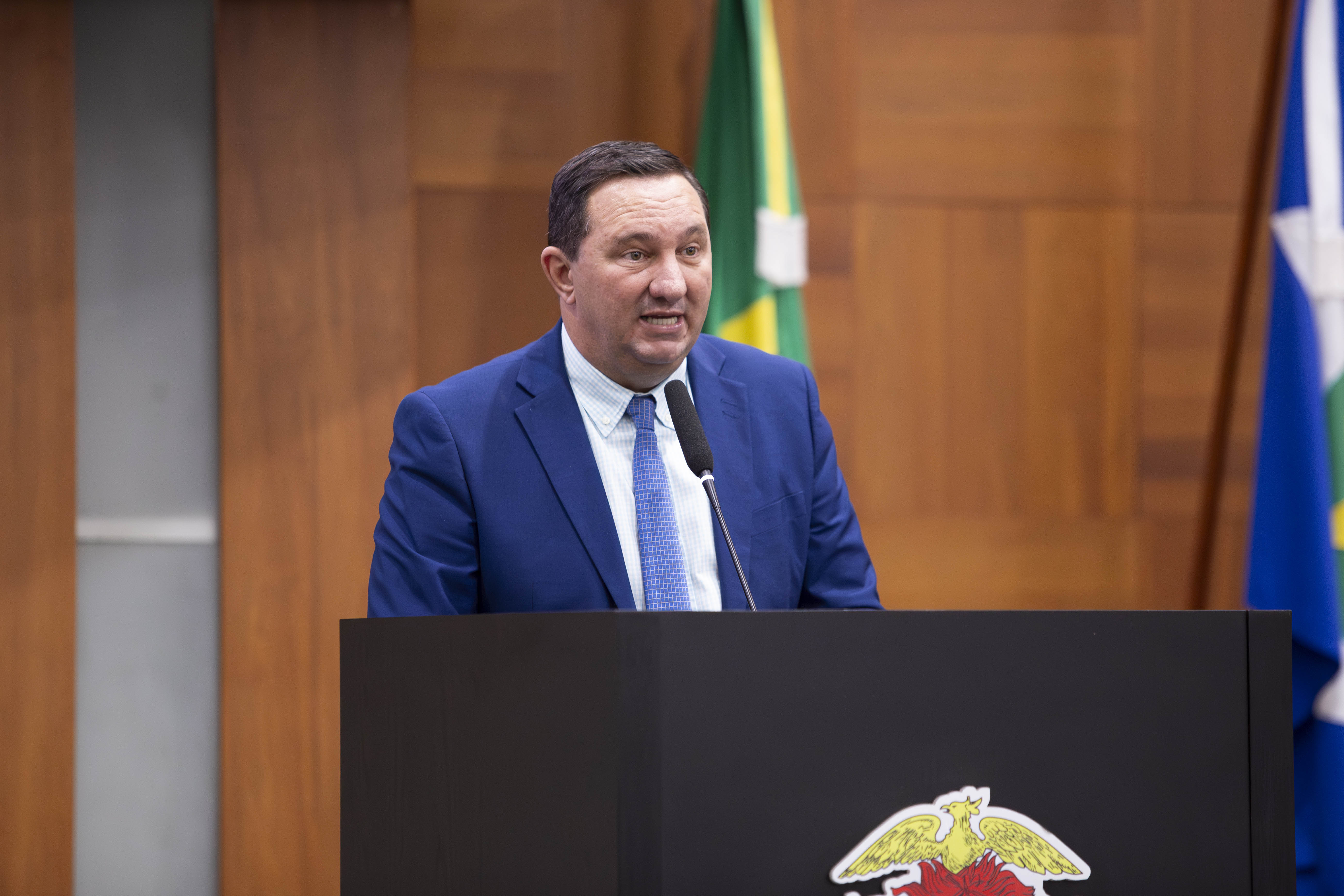 Deputado Valdir Barranco na tribuna da ALMT