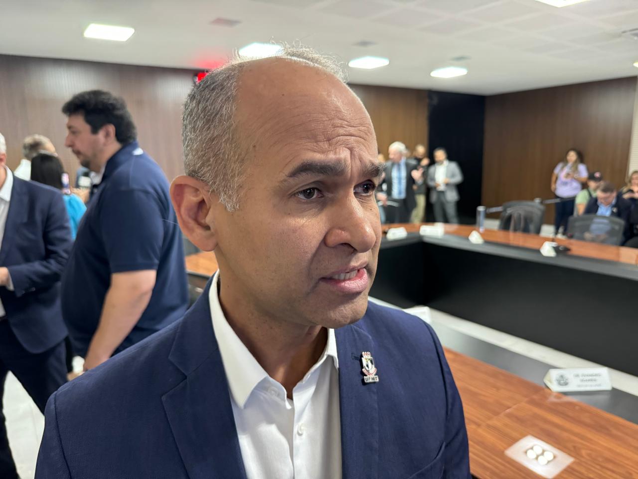 Reitor Evandro Soares UFMT