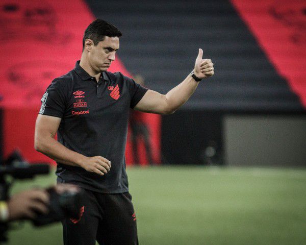 Bernardo Franco, novo t�cnico do Cuiab�