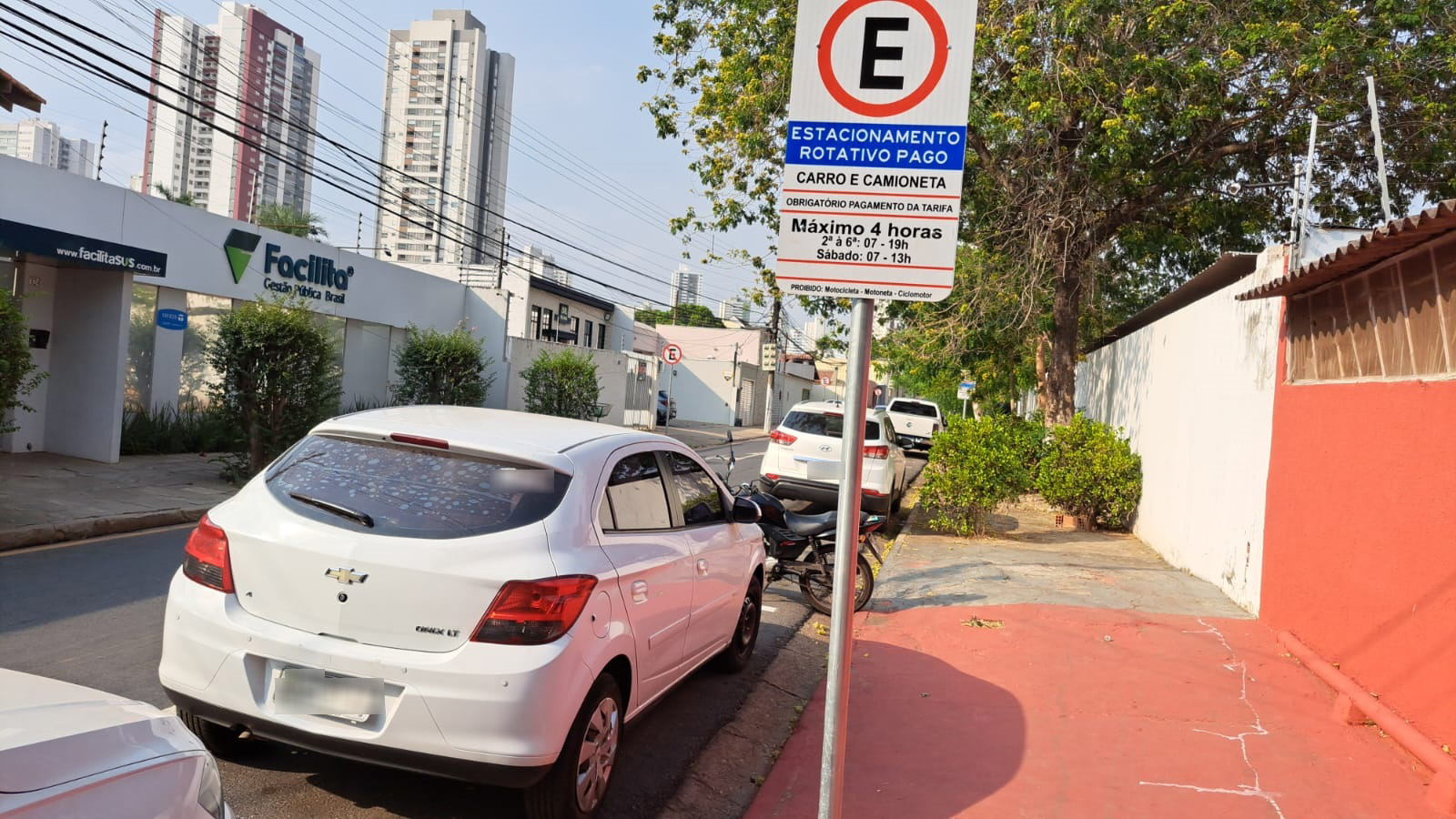 Estacionamento rotativo no Jardim Cuiab� - placas borradas