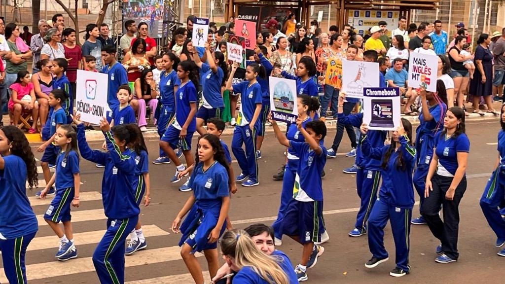 Desfile de 7 de Setembro - fanfarras - escola - alunos