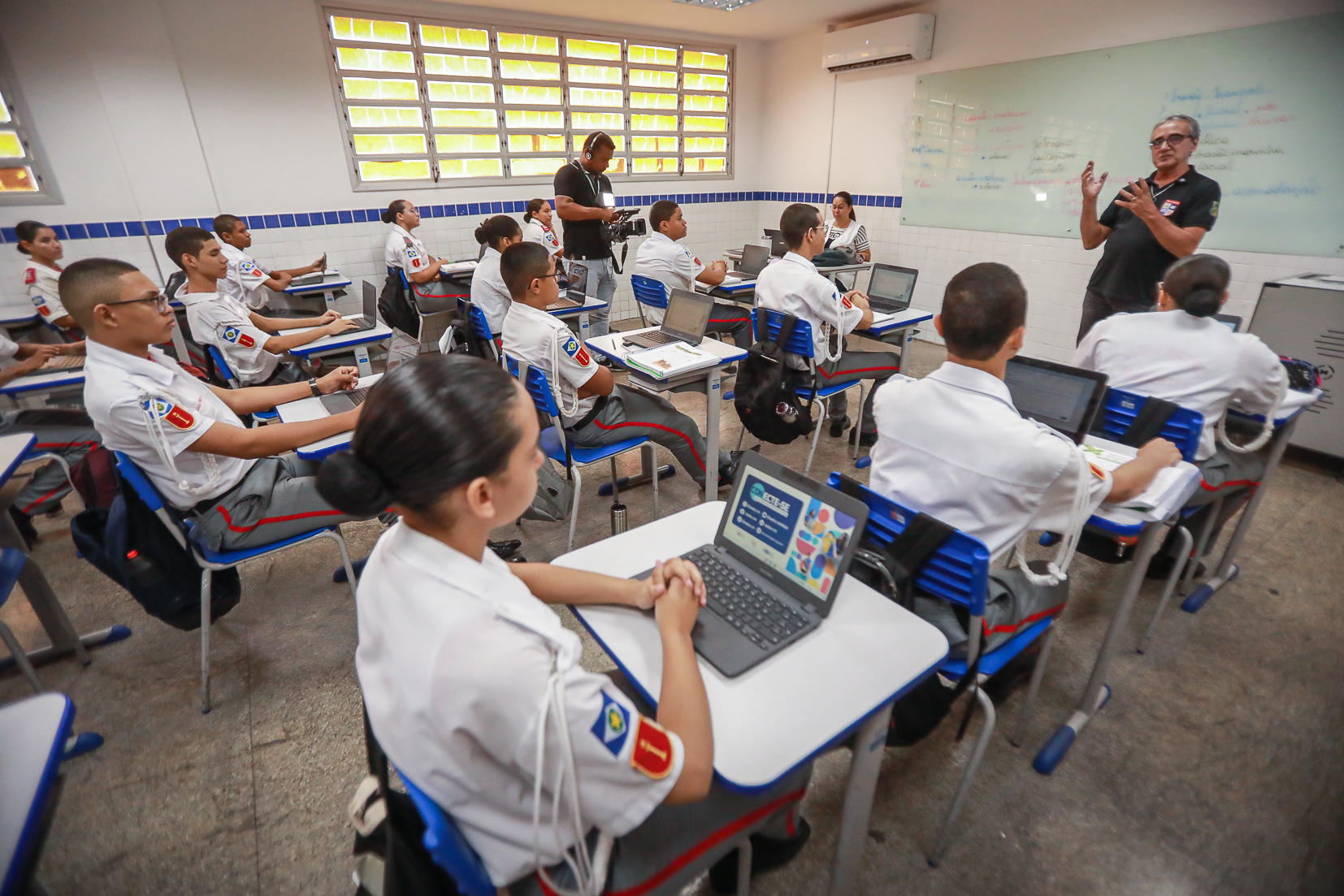 sala de aula - estudantes - escola militar