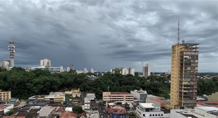 tempo nublado cuiaba