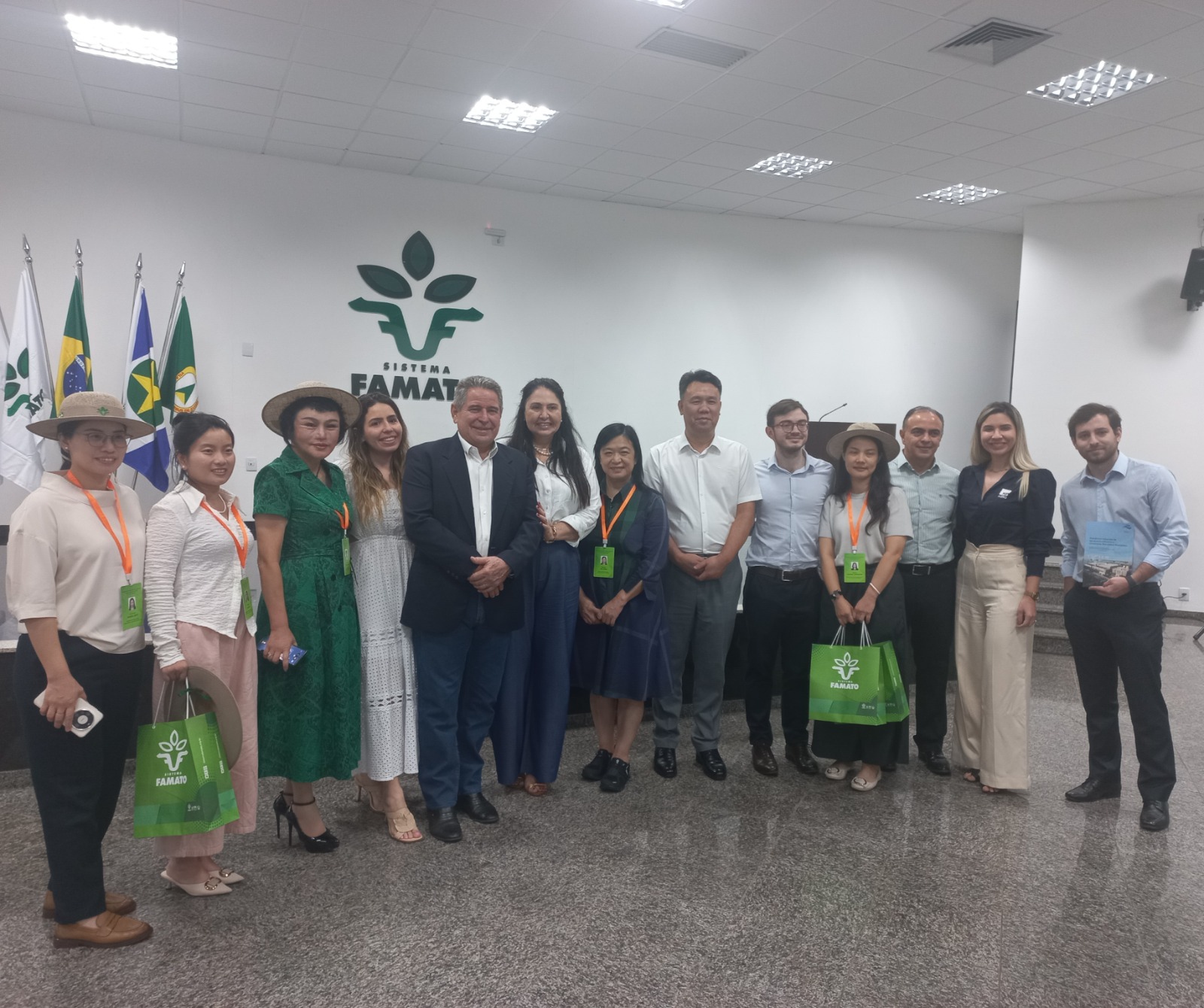 Comitiva chinesa apresenta projeto que visa estreitar rela&iuml;&iquest;&frac12;es comerciais com Mato Grosso  