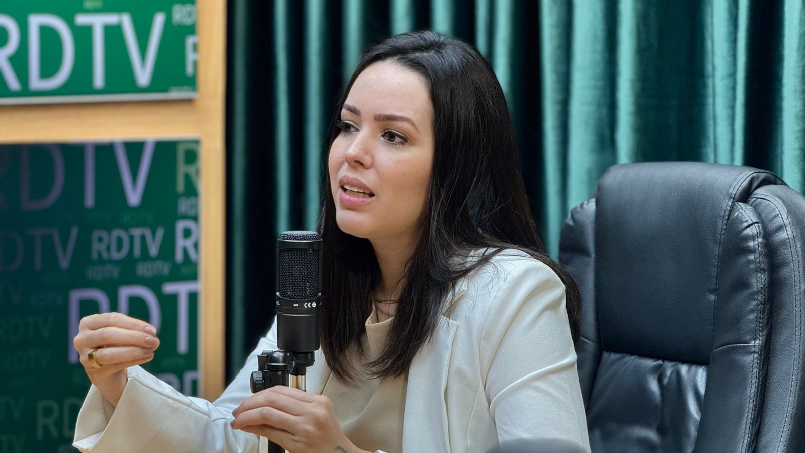 M&iuml;&iquest;&frac12;dica veterin&iuml;&iquest;&frac12;ria especialista em alergias Larissa Branco