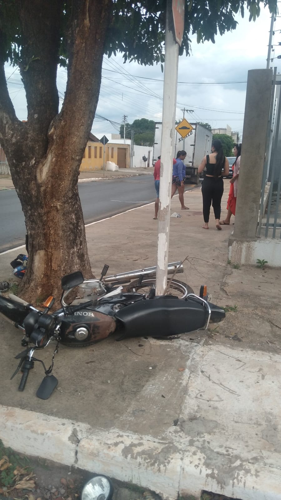 Colis�o VG - moto e caminh�o