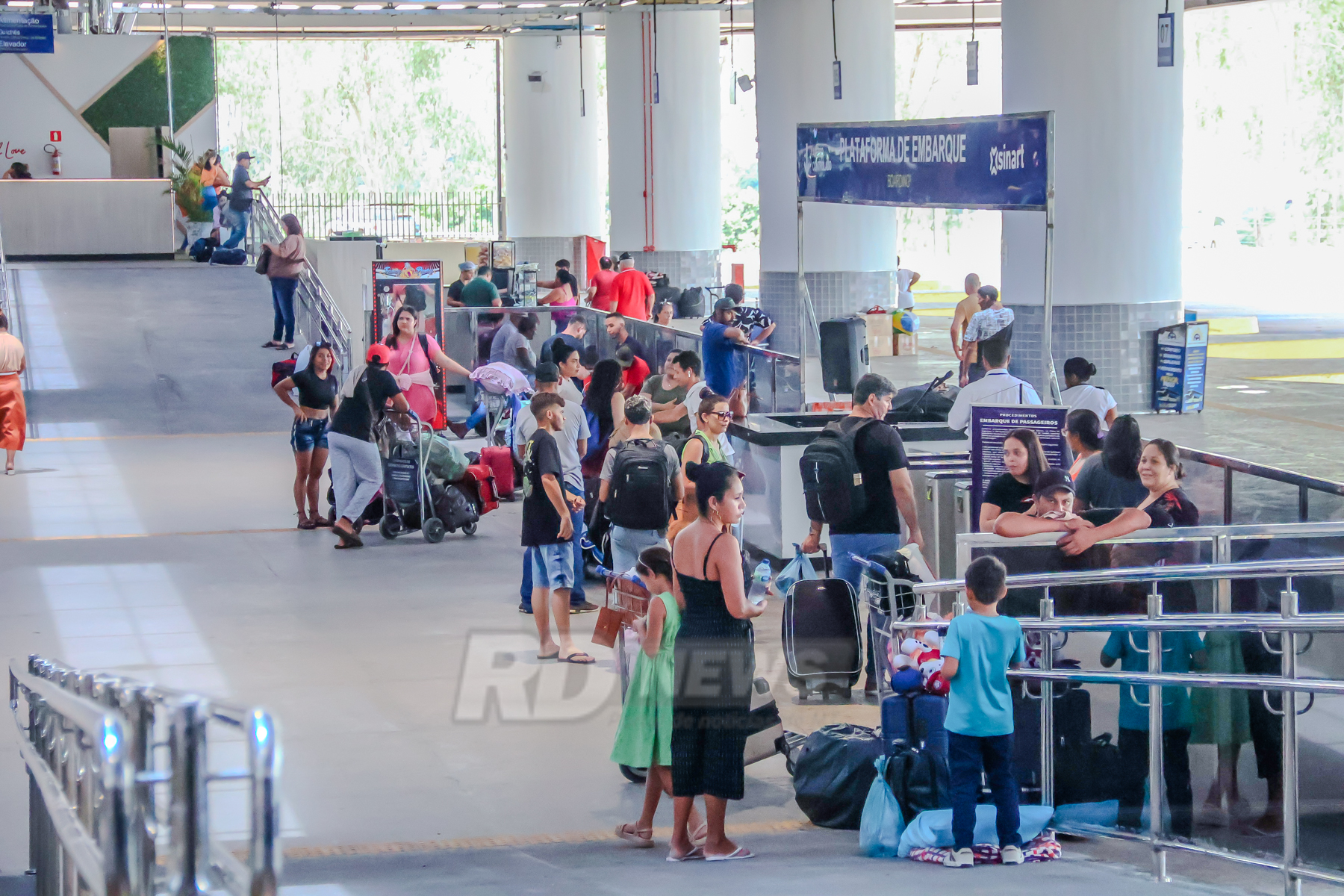 rodovi�ria de Cuiab� - viagem - mala