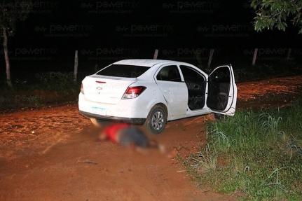 homem encontrado morto atr�s de Prisma