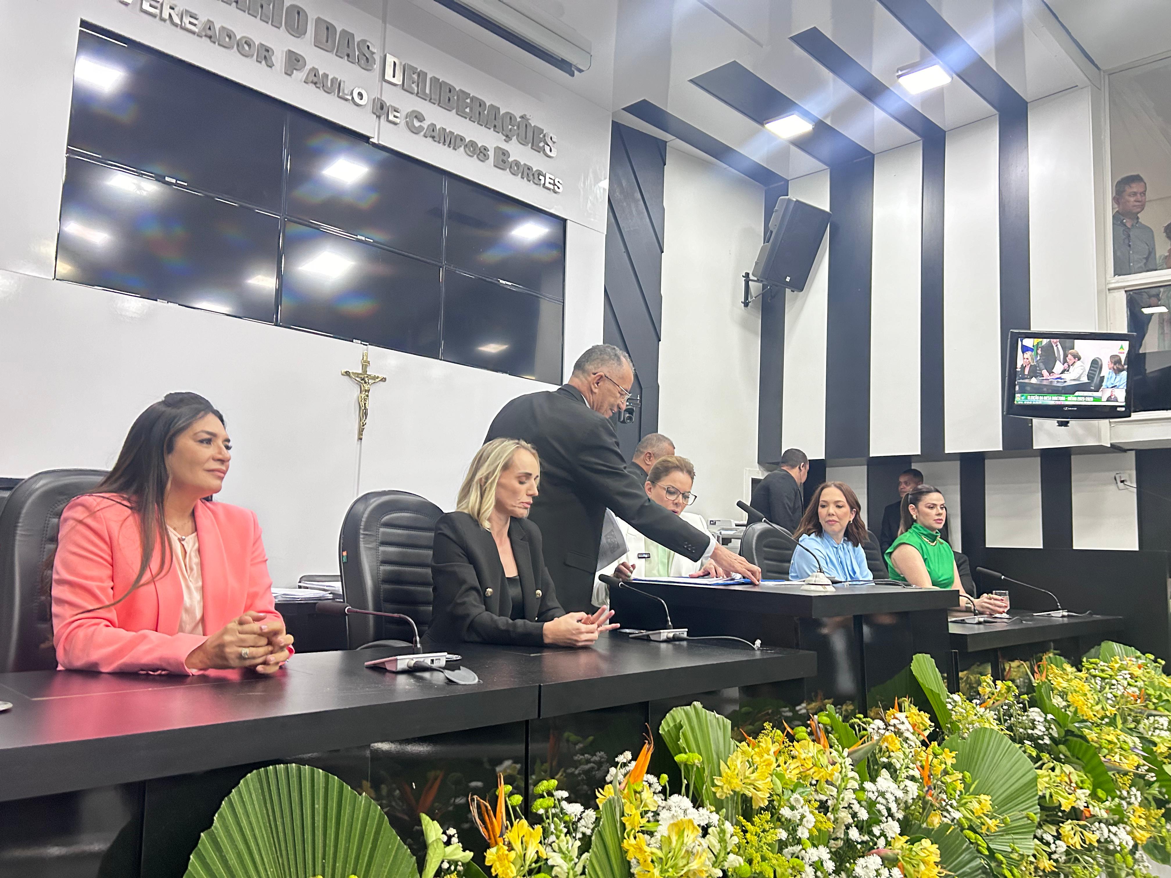 Chapa Paula Calil posse