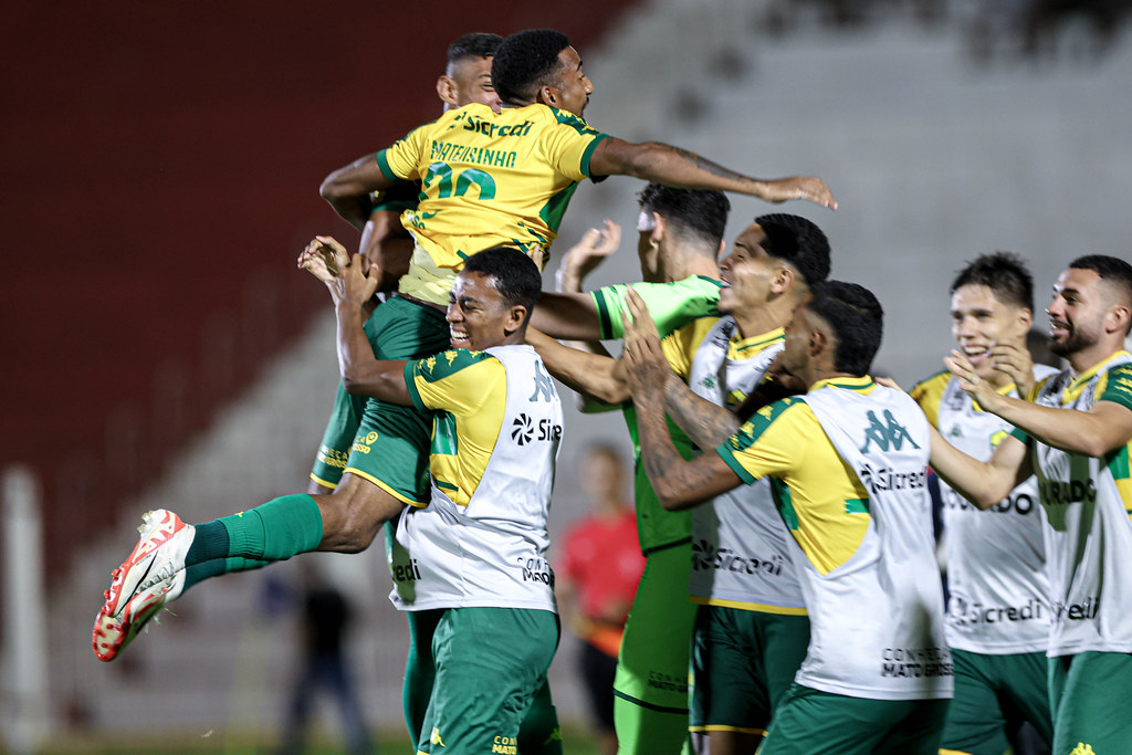 Academia x Cuiab&iuml;&iquest;&frac12;