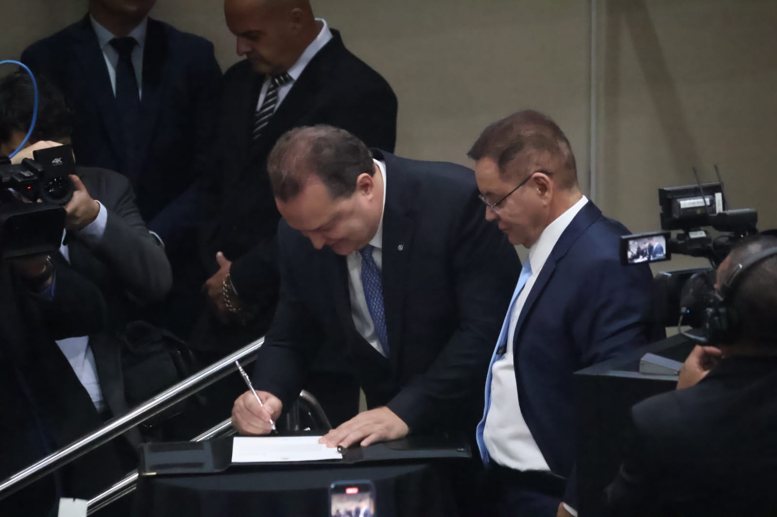 Max Russi durante sess&iuml;&iquest;&frac12;o de posse na assembleia