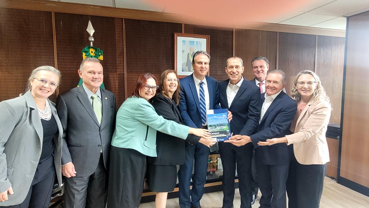  Prefeito Miguel Vaz Lucas do Rio Verde e ministro da Educa&iuml;&iquest;&frac12;&iuml;&iquest;&frac12;o Camilo Santana