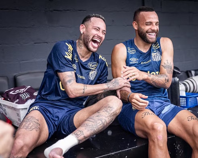 Neymar e Guilherme em treino do Santos