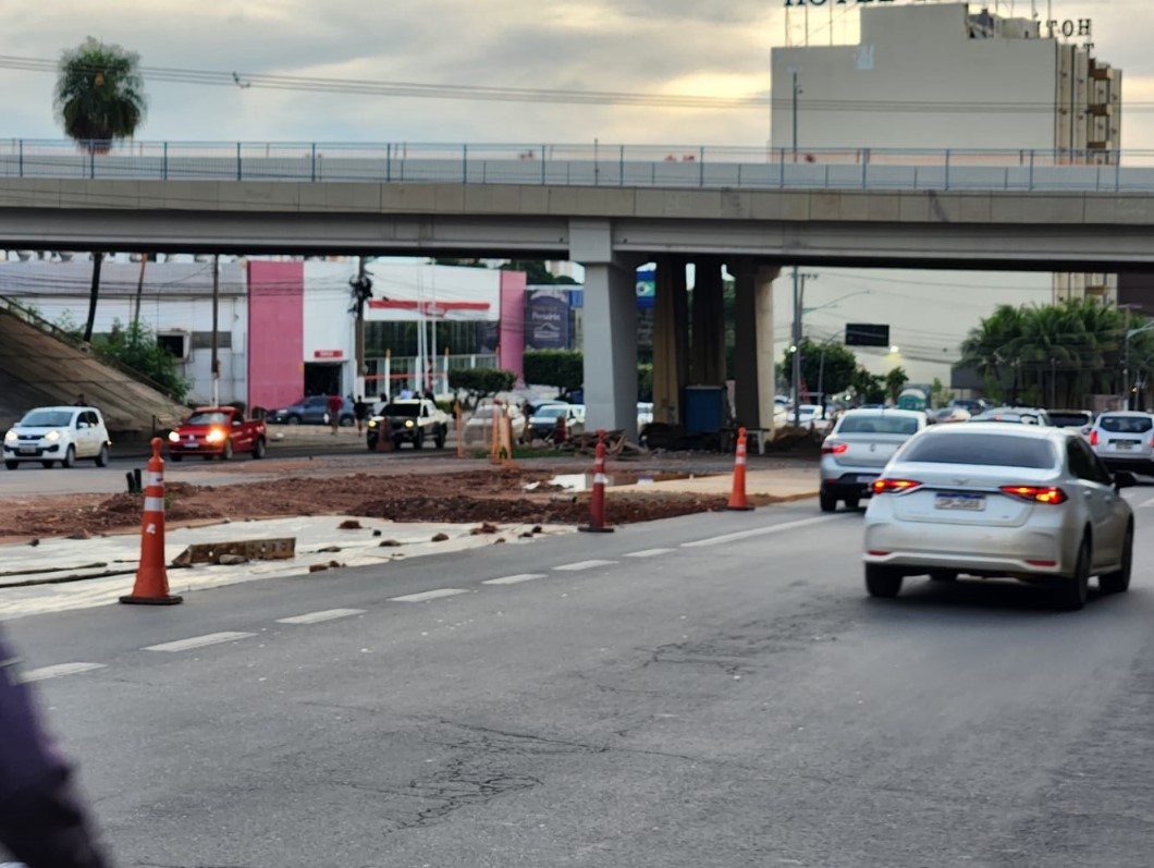 Com�rcio avenida do CPA e obras do BRT