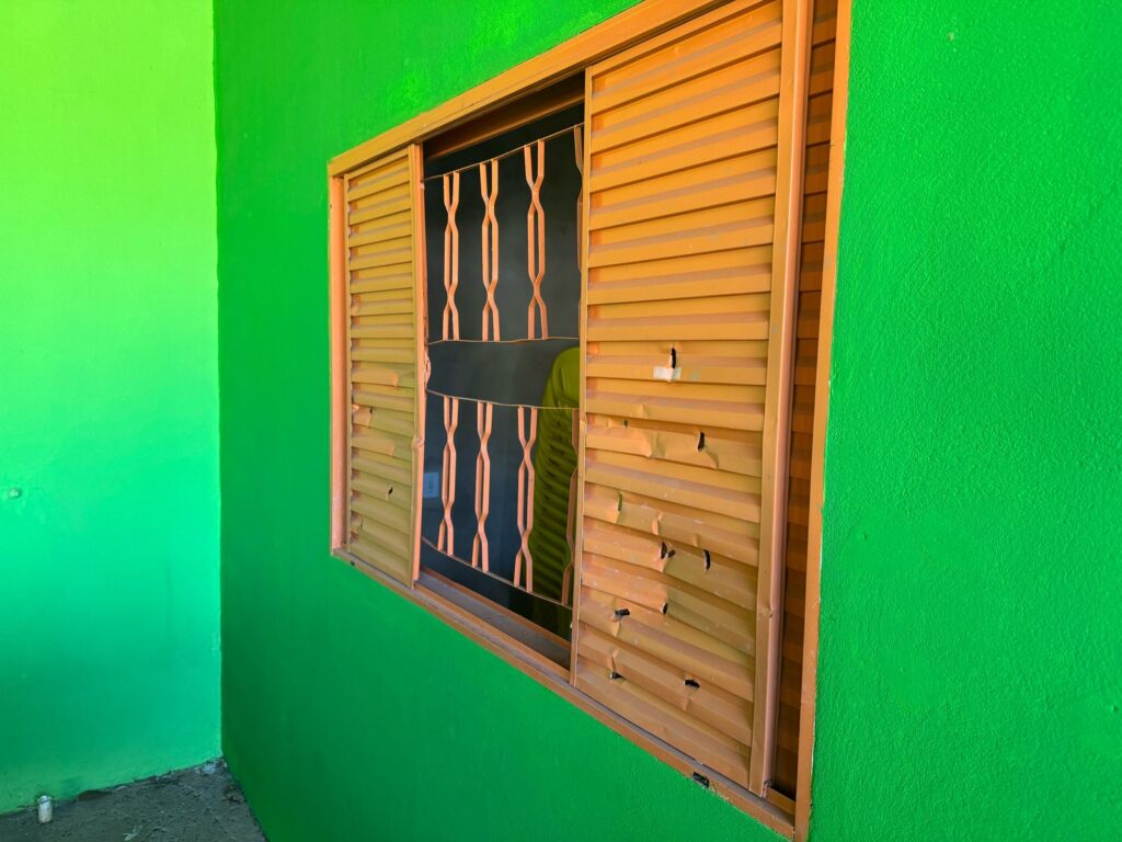 Crian&iuml;&iquest;&frac12;as invadem e depredam sede de Associa&iuml;&iquest;&frac12;&iuml;&iquest;&frac12;o do Motot&iuml;&iquest;&frac12;xi em Sorriso