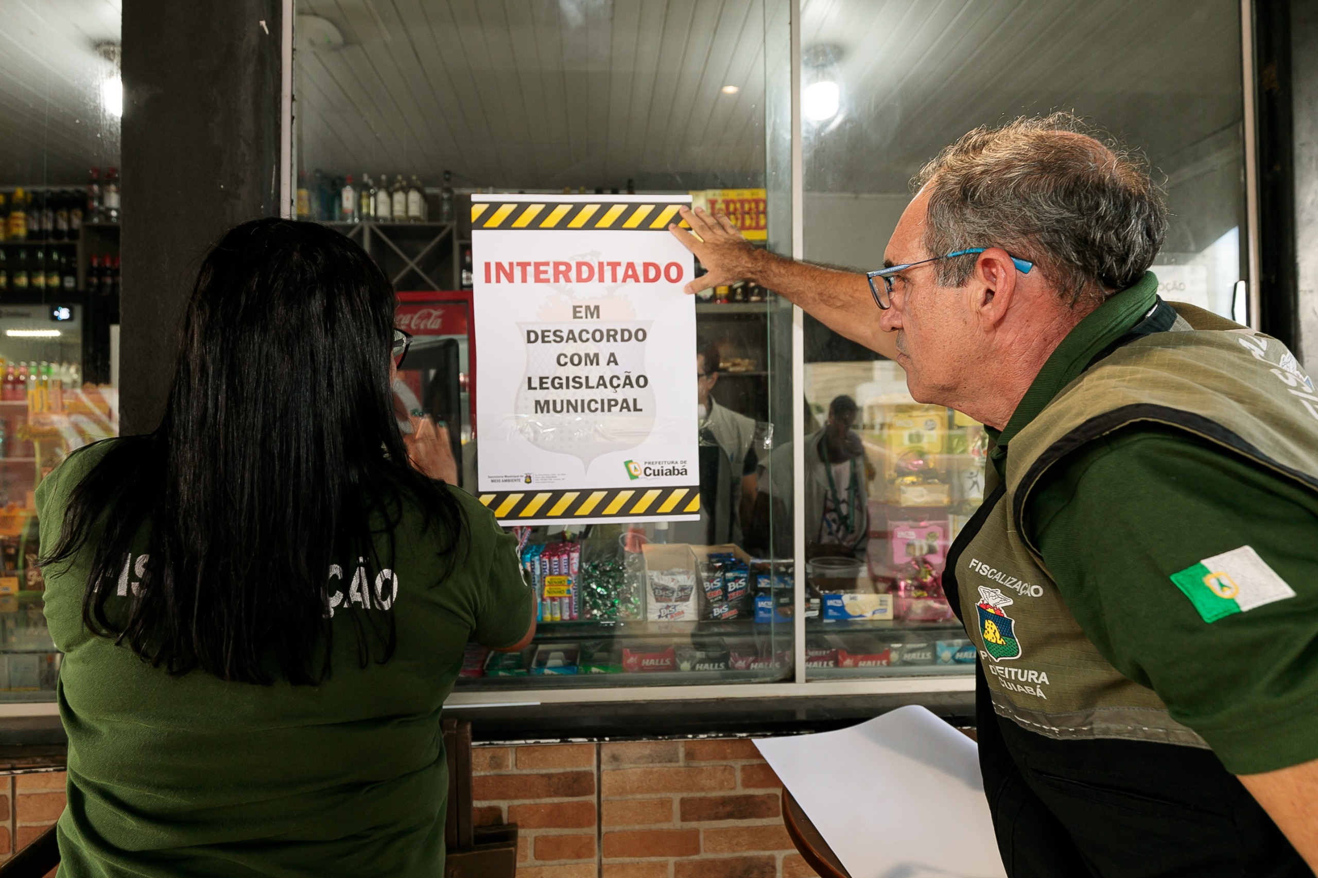 A&iuml;&iquest;&frac12;&iuml;&iquest;&frac12;o da Prefeitura de Cuiab&iuml;&iquest;&frac12; interditando distribuidoras