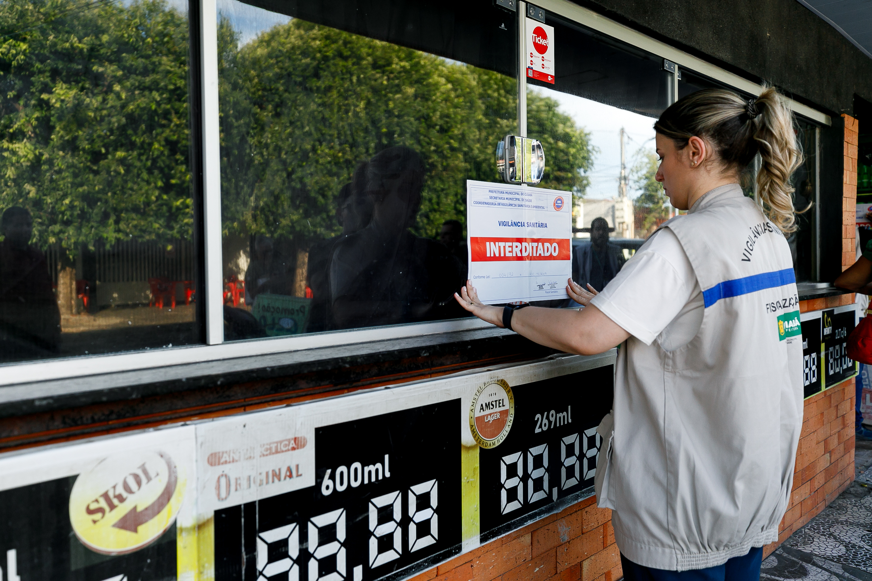 Fiscaliza��o em distribuidoras pela prefeitura - interditada -vigil�ncia sanit�ria