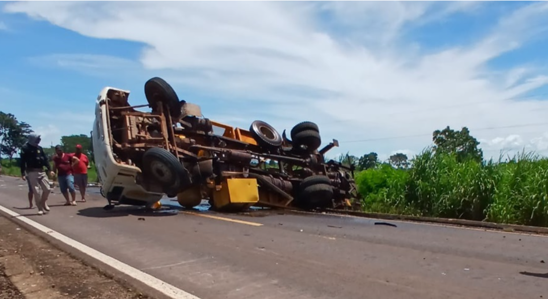 acidente, BR-158, barra do gar�as, caminhoneiro, morto