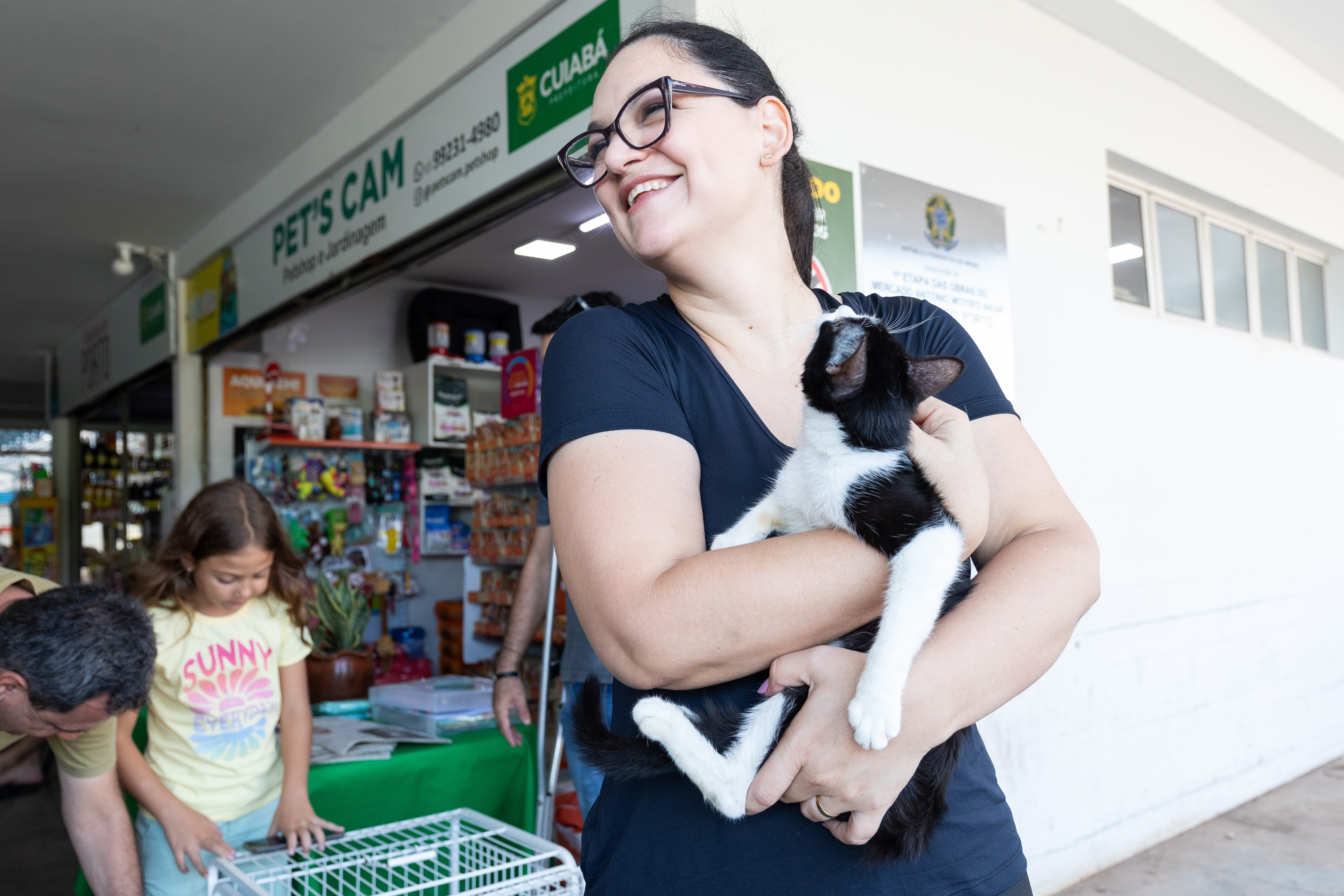 Pets adotados e feira no mercado do porto 