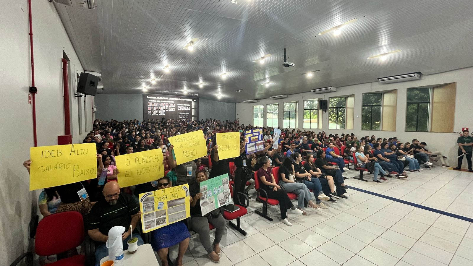 GREVE ESCOLAS LUCAS DO RIO VERDE