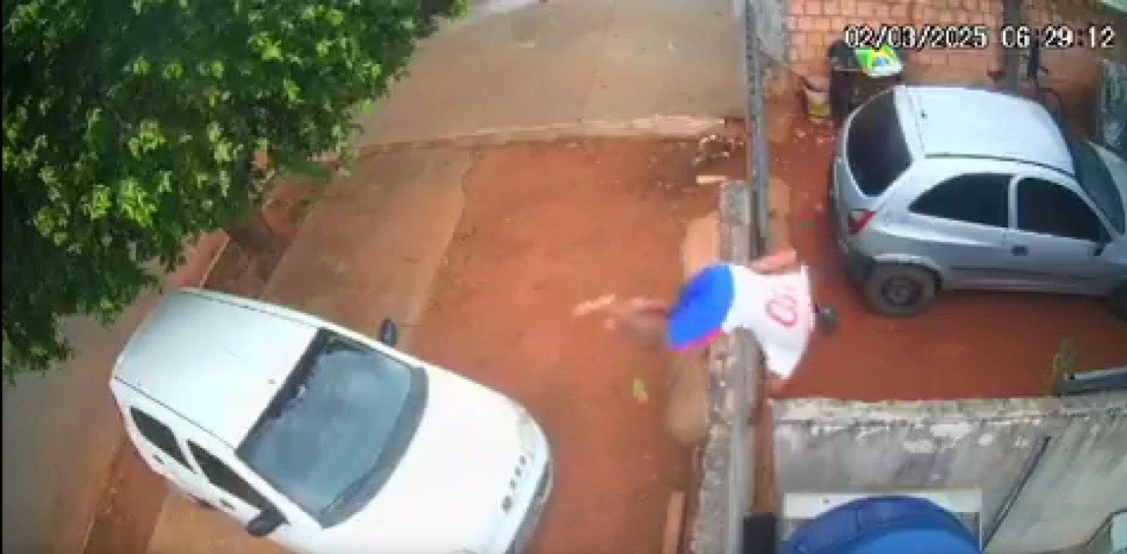Ladr�o despenca de muro