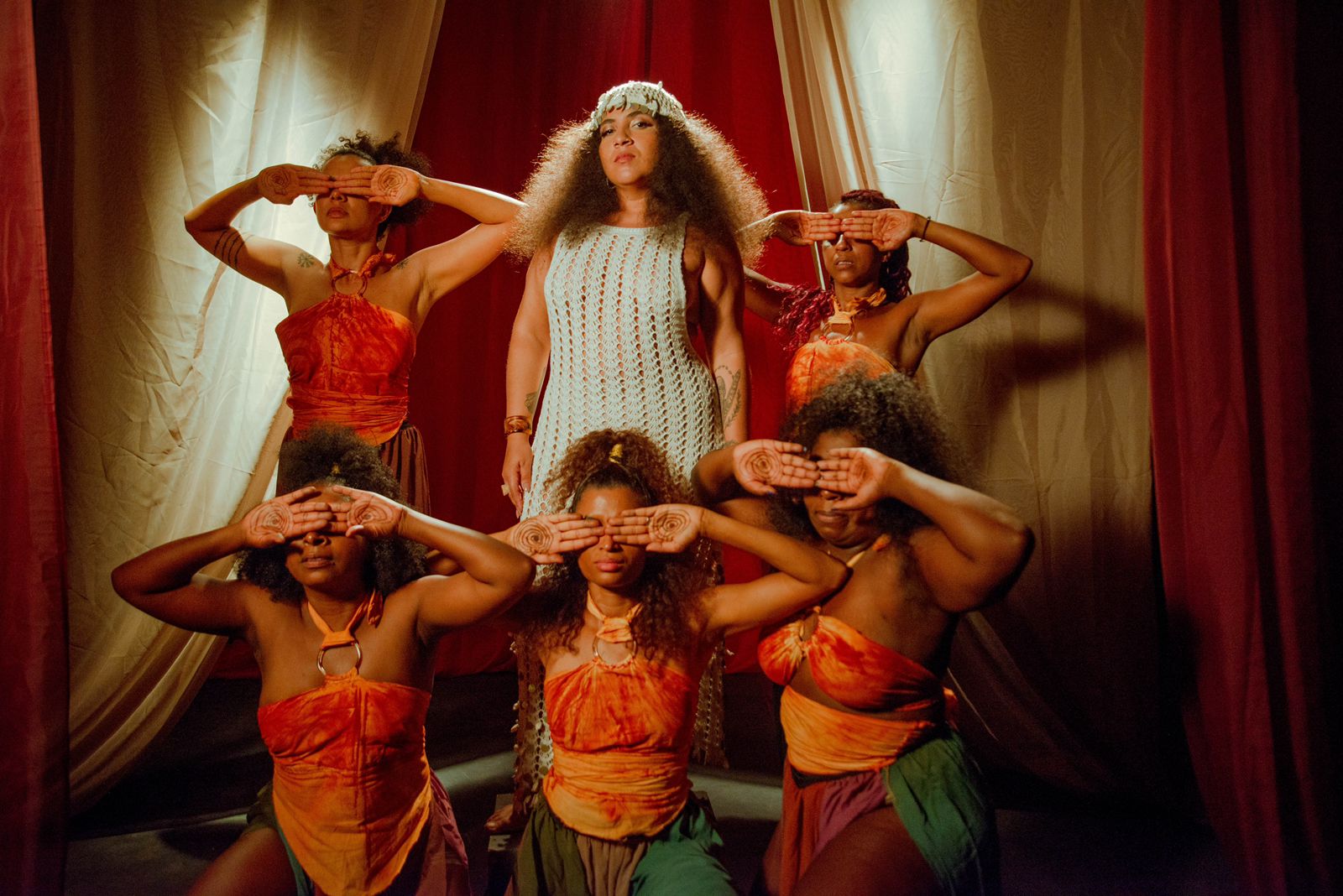 Pacha Ana lan�a clipe de Acaraj�