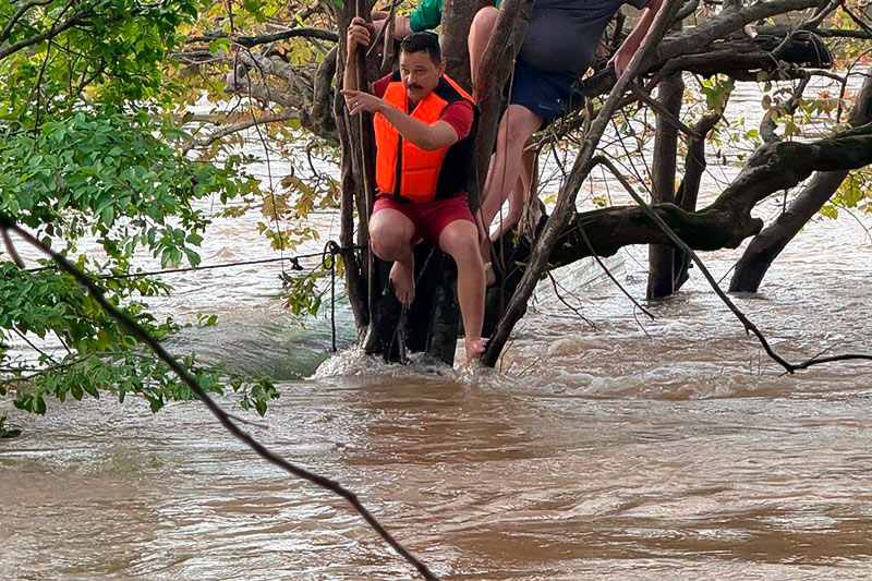 RESGATE BOMBEIROS RIO TELES PIRES BARCO VIROU