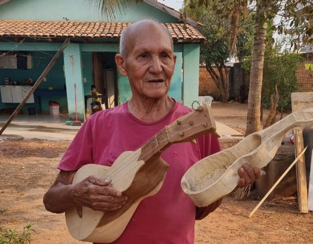 Mestre da viola de cocho Louren&iuml;&iquest;&frac12;o Ferreira