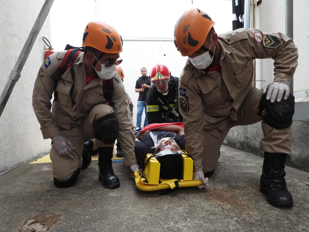 Simula&iuml;&iquest;&frac12;&iuml;&iquest;&frac12;o bombeiros Shopping V&iuml;&iquest;&frac12;rzea Grande
