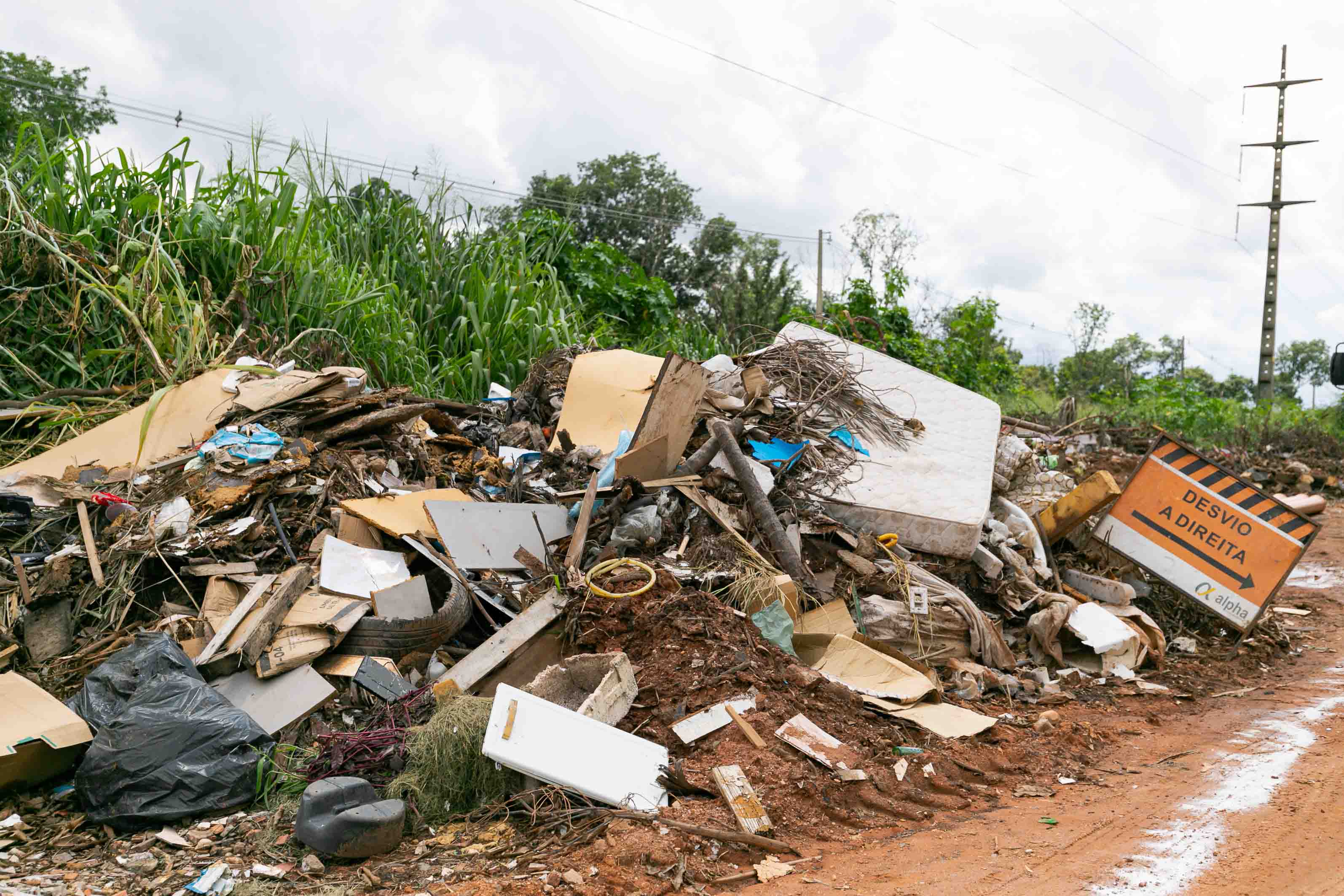 340 toneladas, lixo, Santa Terezinha, cuiab�