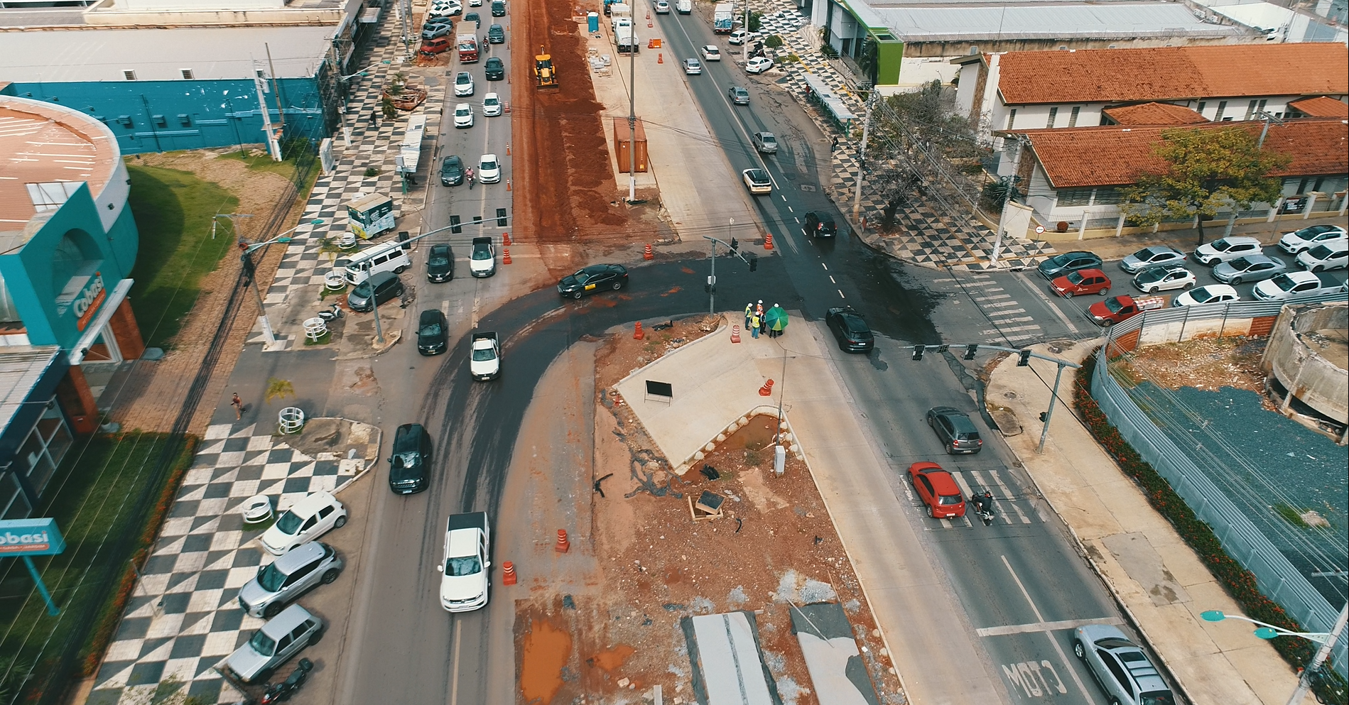 Rua fechada para obras do BRT 
