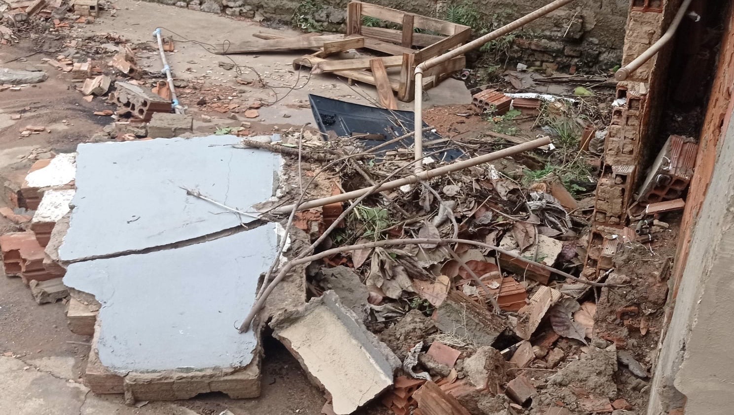 DESABAMENTOS TEMPORAL CUIAB�