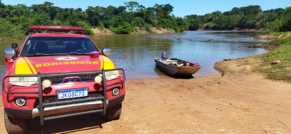 mulher é resgatada após se afogar em rio