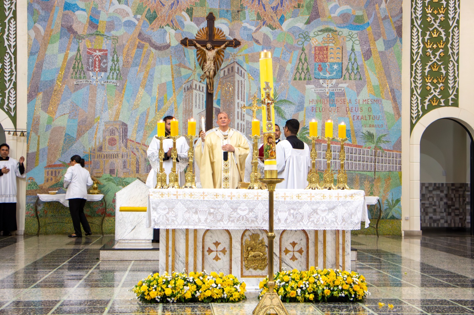 Missa de P�scoa na Catedral - Dom M�rio