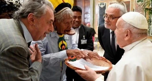 Raoni Papa Francisco