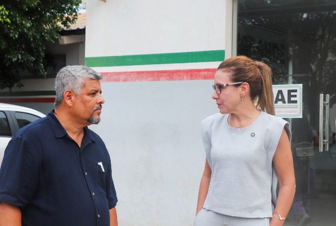 coronel Sandro Azambuja e prefeita flavia moretti