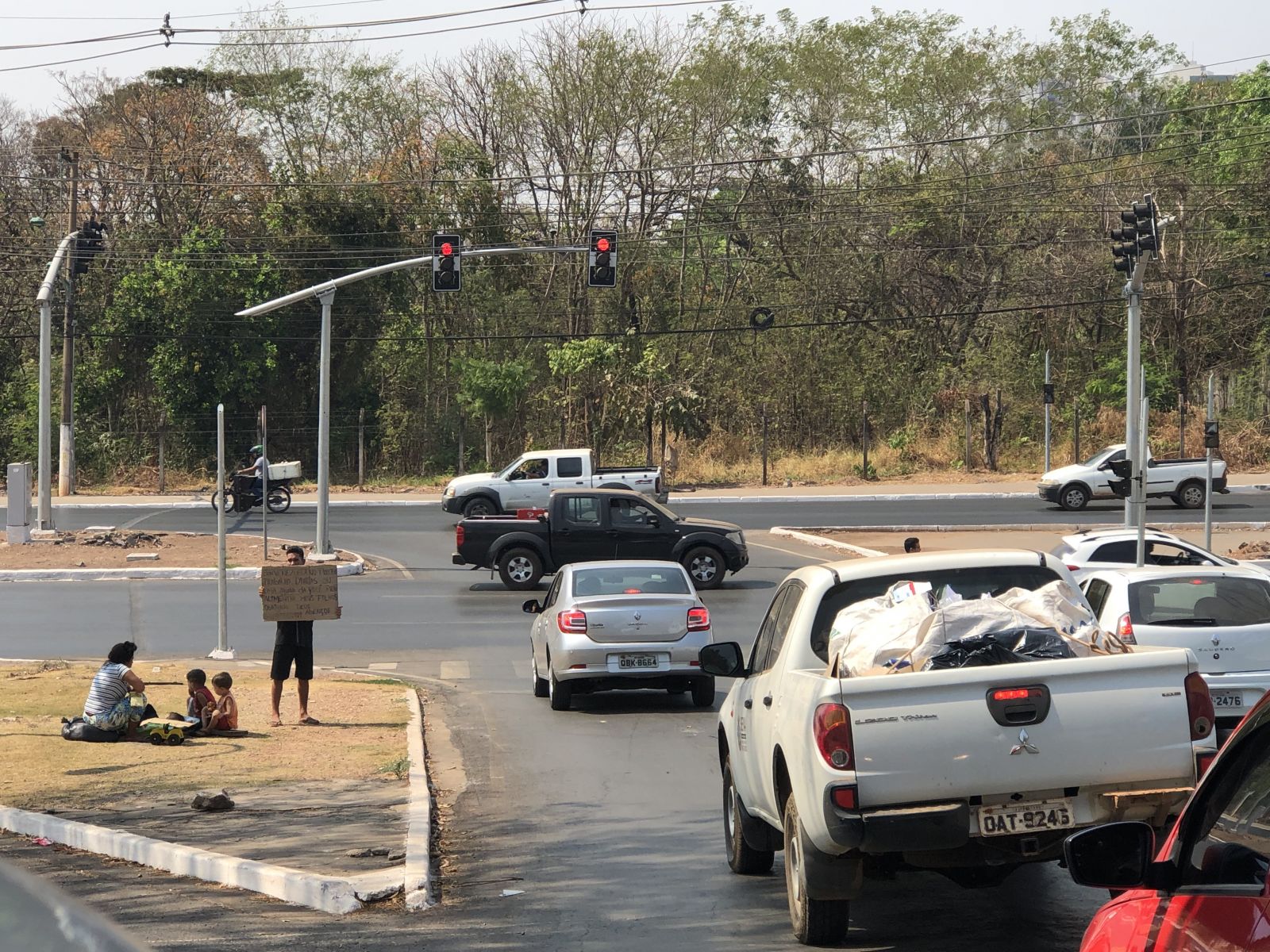 Venezuelanos nos sem�foros de Cuiab�