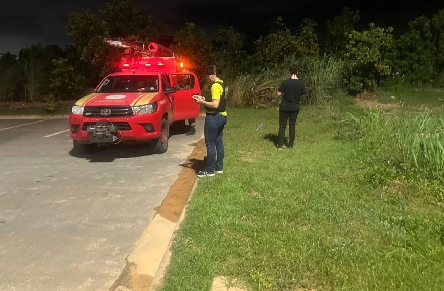 Homem morre ao bater motocicleta em caminhão estacionado irregularmente