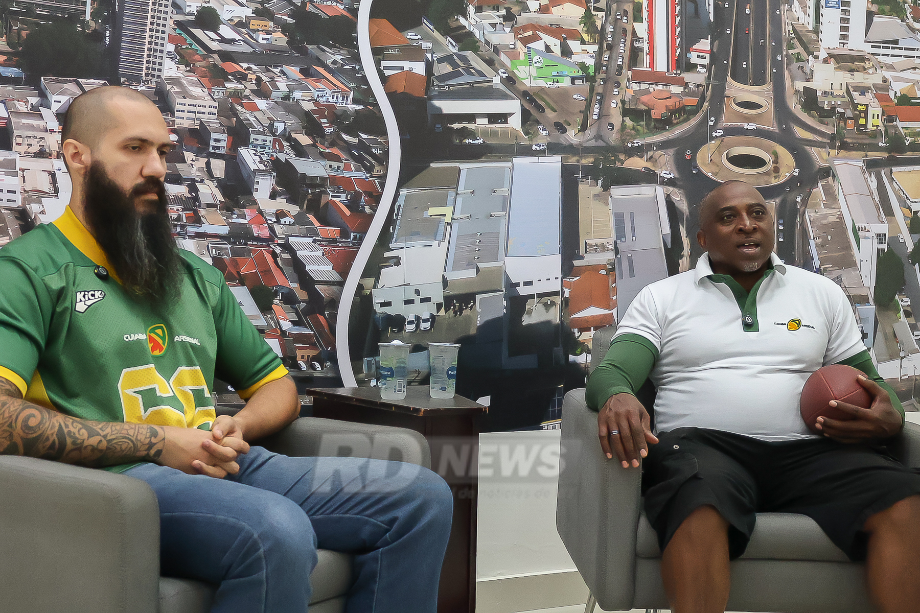 Guilherme, jogador e tradutor e Andr� Alexander (treinador) - Cuiaba Arsenal