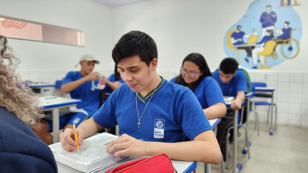 Estudante rede estadual - sala de aula - Enem