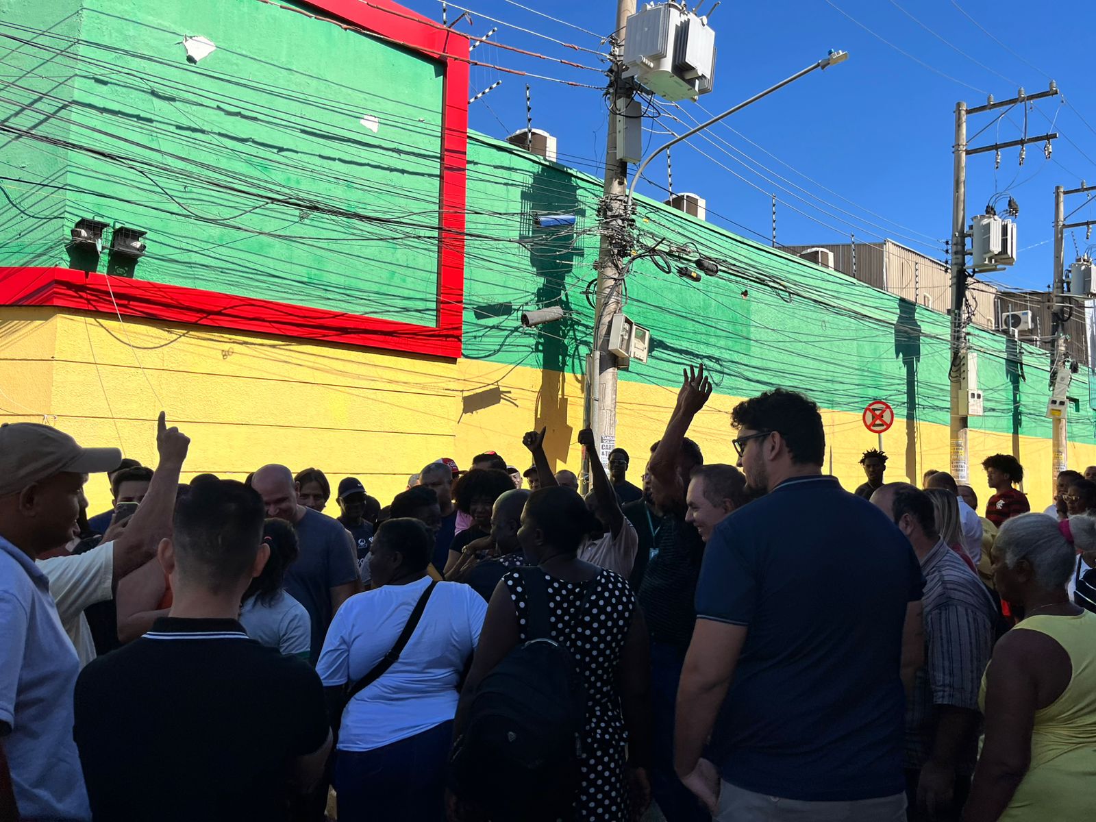 Cal�adas livres no Centro de Cuiab� - mudan�a dos ambulantes - travessa desembargador lobo e ganha tempo